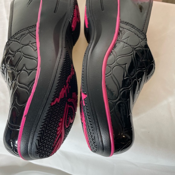 Smitten patent leather heartthrob slip resistant clog Sz 36 - Picture 4 of 9